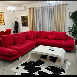 https://apartment-right-in-the-city-center.hotels-in-tirana.com